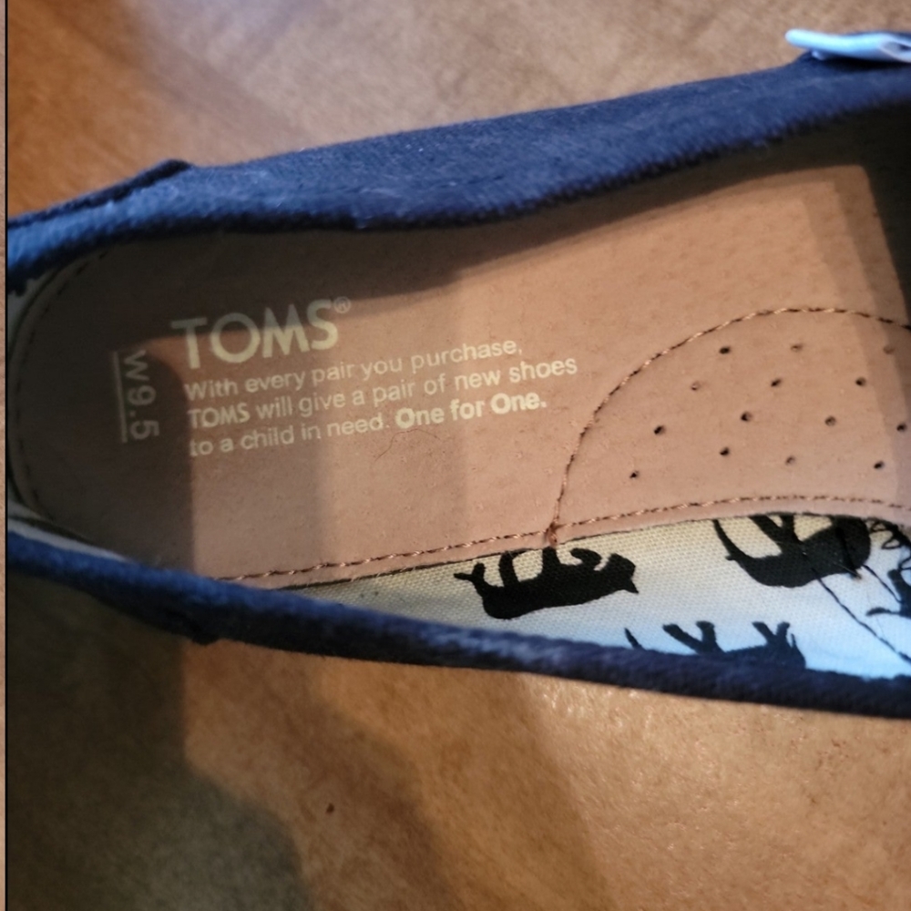 Toms - Picture 2 of 3